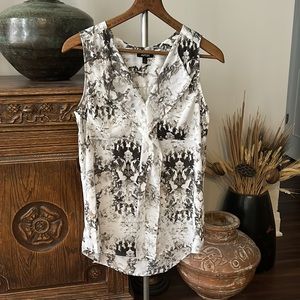 APT 9 Floral Sleeveless Blouse